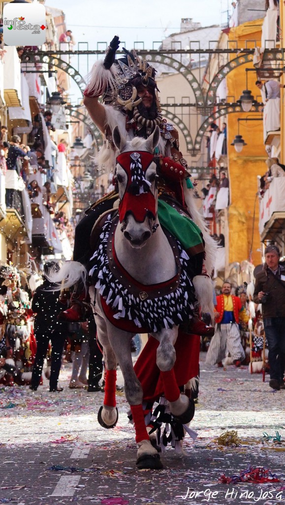 Jorge-hinojosa-entrada-moros-y-cristianos-alcoy-2013-15.jpg